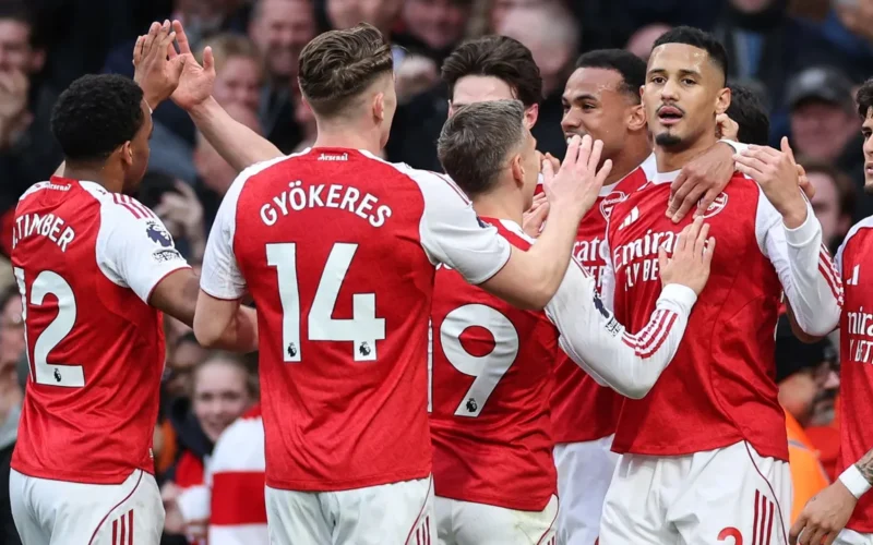 آلان شيرر يتوقع فوز أرسنال بلقب الدوري الإنجليزي الممتاز بعد تخطي عقبة تشيلسي